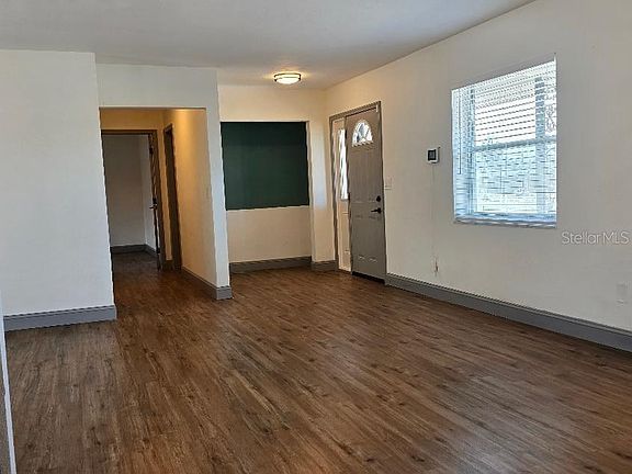 3rd image of 958 COBBLESTONE DRIVE