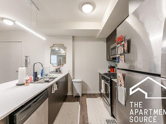 3rd image of 1327 N Wells St #603