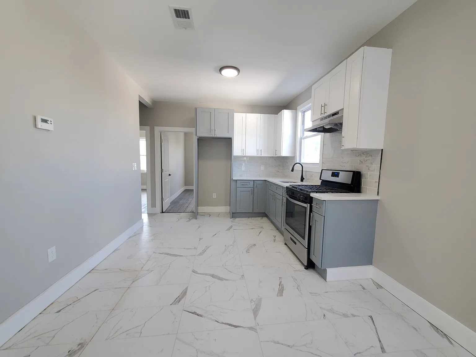 3 bed, 1000 sqft, $2,250 — Photo 2