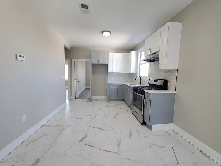 494 S 18th St #5 — Photo 2