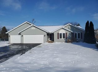 1537 Torch Pine Dr, Rockton, IL 61072