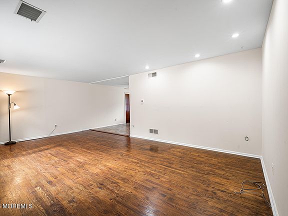 4th image of 574 Henry Street