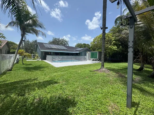 8651 NW 21st Ct, Coral Springs, FL 33071