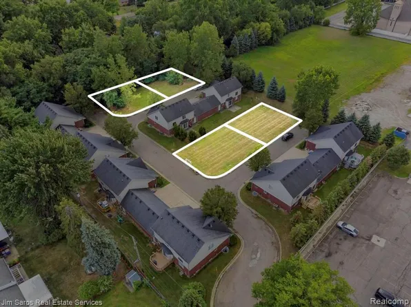 4580 Hampton Ct N, Warren, MI 48092