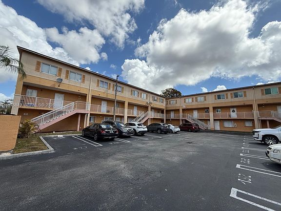 2nd image of 6255 Kendale Lakes Cir #128