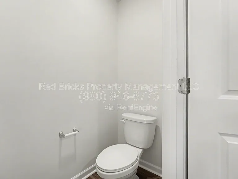 7847 Whispering Stream Dr — Photo 23