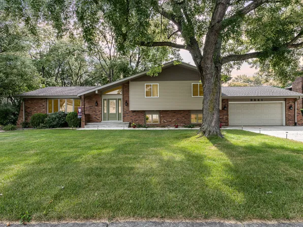 9841 Hickory Ln, Saint John, IN 46373