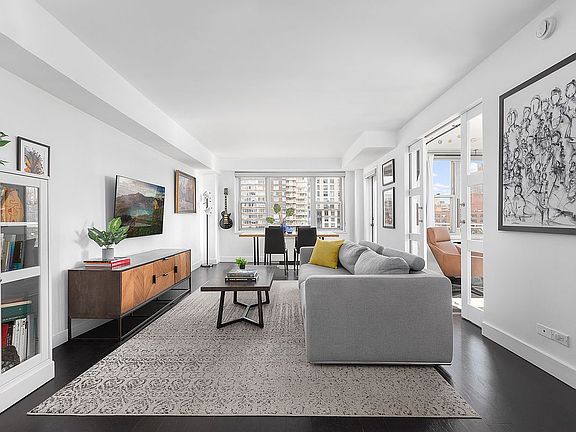 3rd image of 400 E 77th St APT 17A