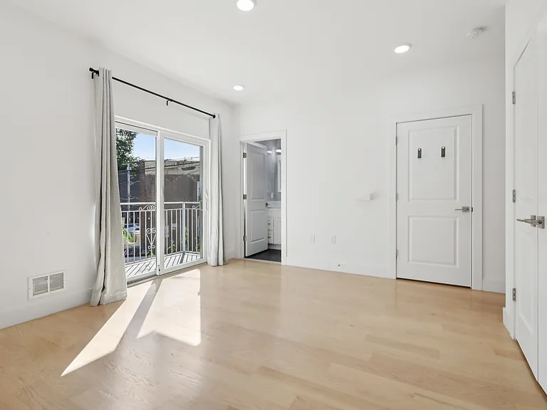 131 Zabriskie St #1 — Photo 31