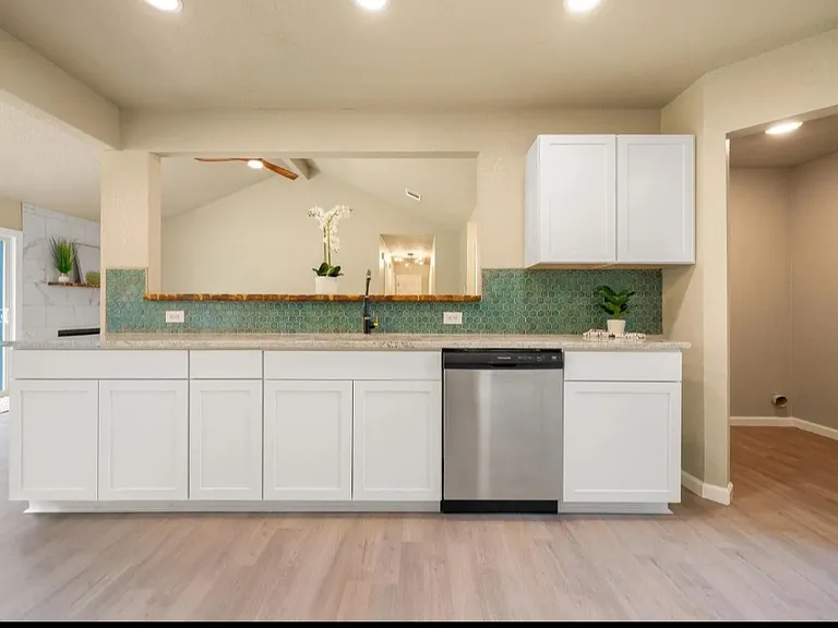 205 Sioux Trl — Photo 1