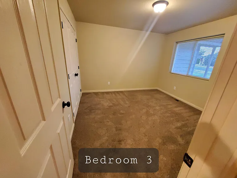 2403 N Water St — Photo 12