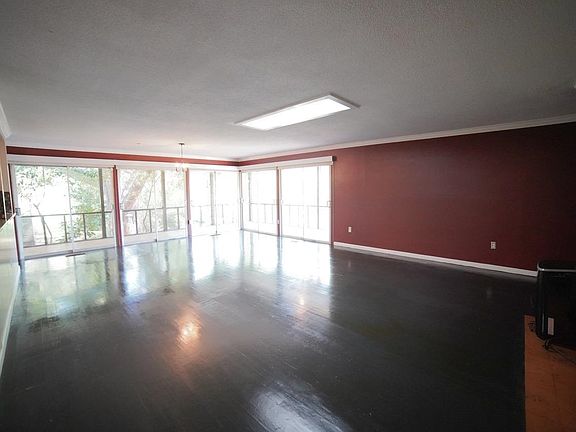 5th image of 1105 Solana Ave