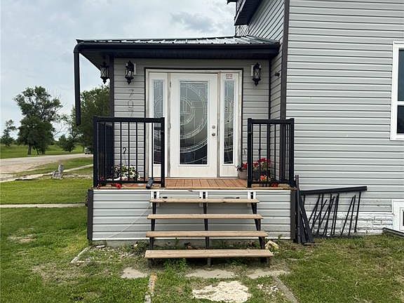 2nd image of 707 Railway AVENUE
