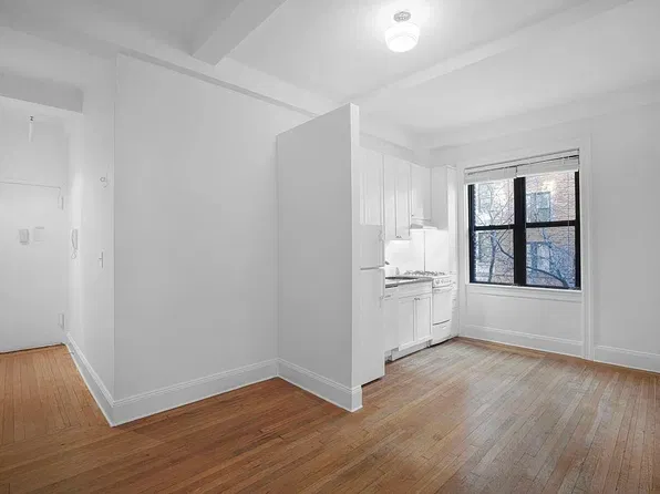 19 W 69th St APT 301, New York, NY 10023