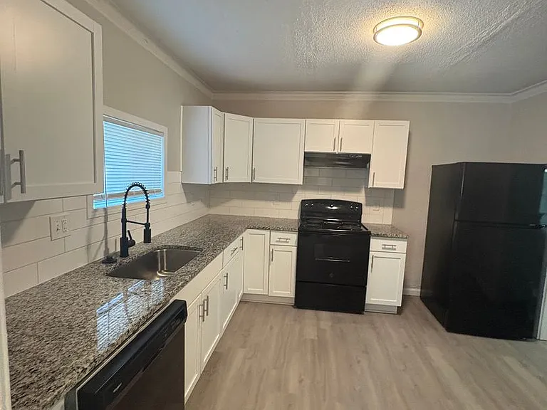 6027 Forest Ave — Photo 4