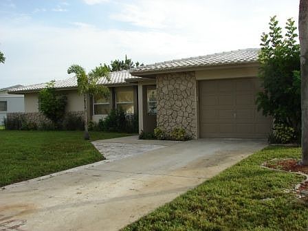 2nd image of 110 E Lake Dr