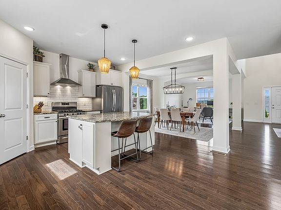3rd image of 118 Manor Way