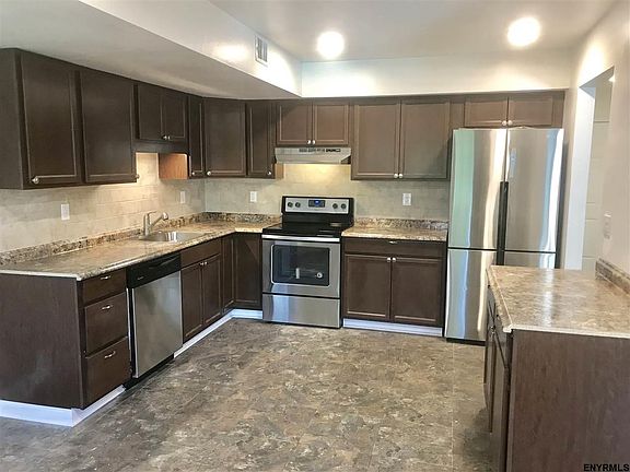 4th image of 18 Marsdale Ct