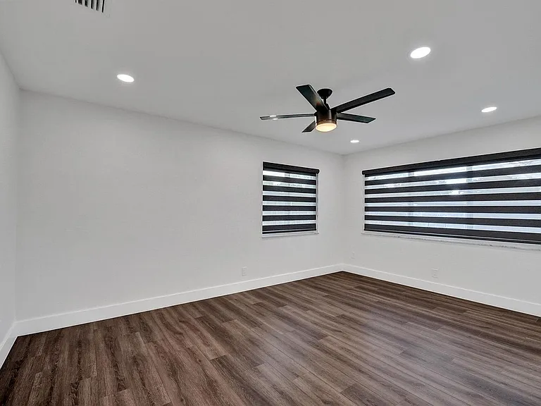 5011 Buchanan St — Photo 30