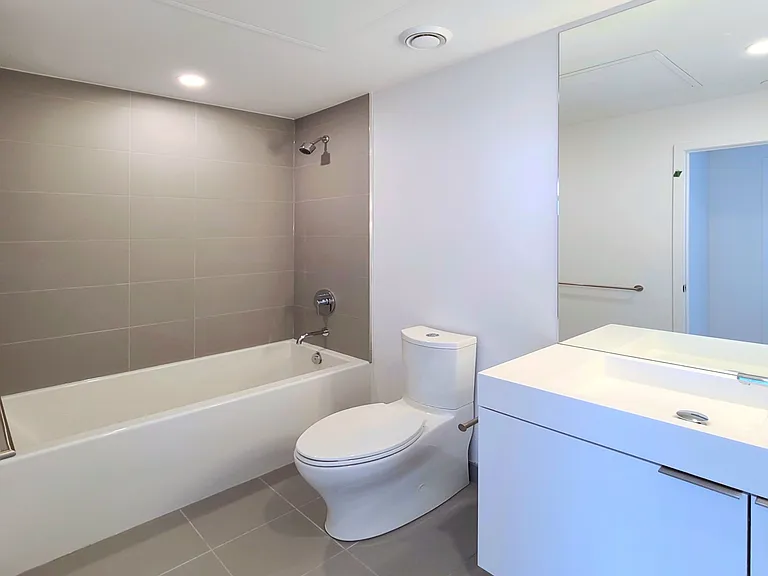 33 Helendale Ave #1613 — Photo 12