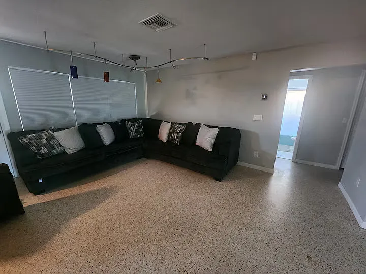 Building Photo - 349 Avenida Madera