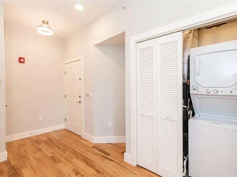 62 Newkirk St #5B — Photo 4
