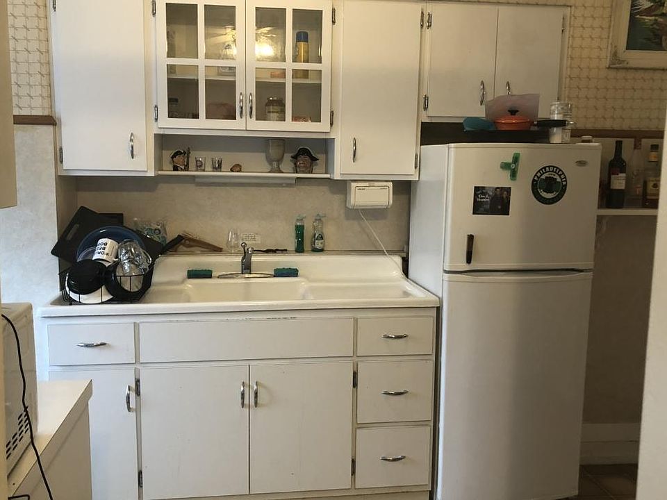 1st image of 711 Corinthian Ave #3R