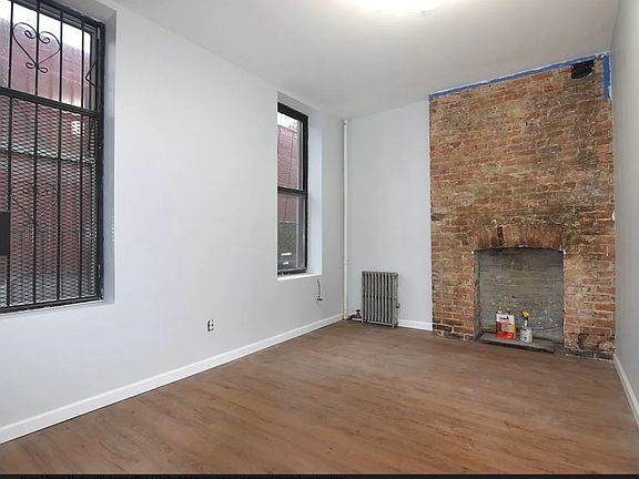 4th image of 209 Bedford Ave APT 2