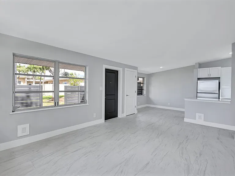 325 Capri Blvd — Photo 26