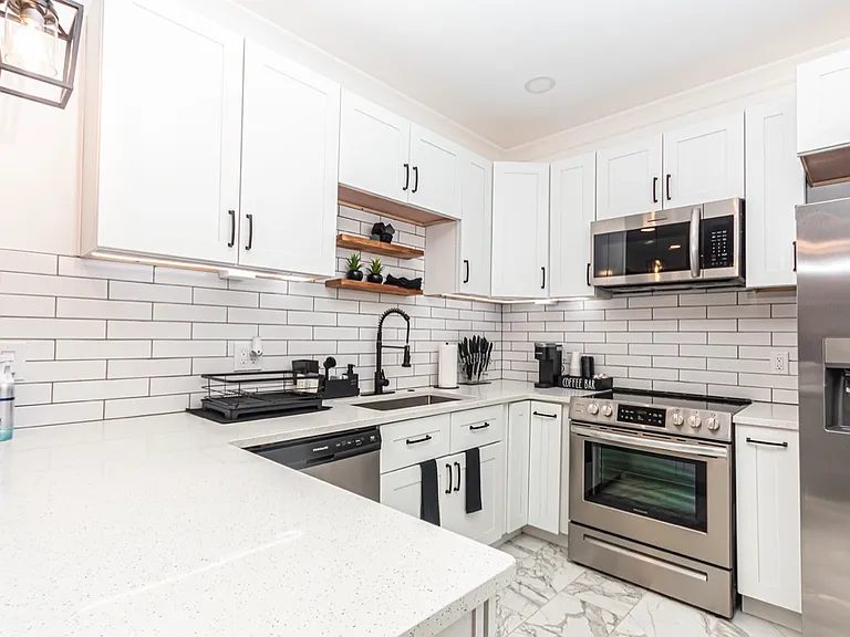 330 Macon Ave — Photo 5