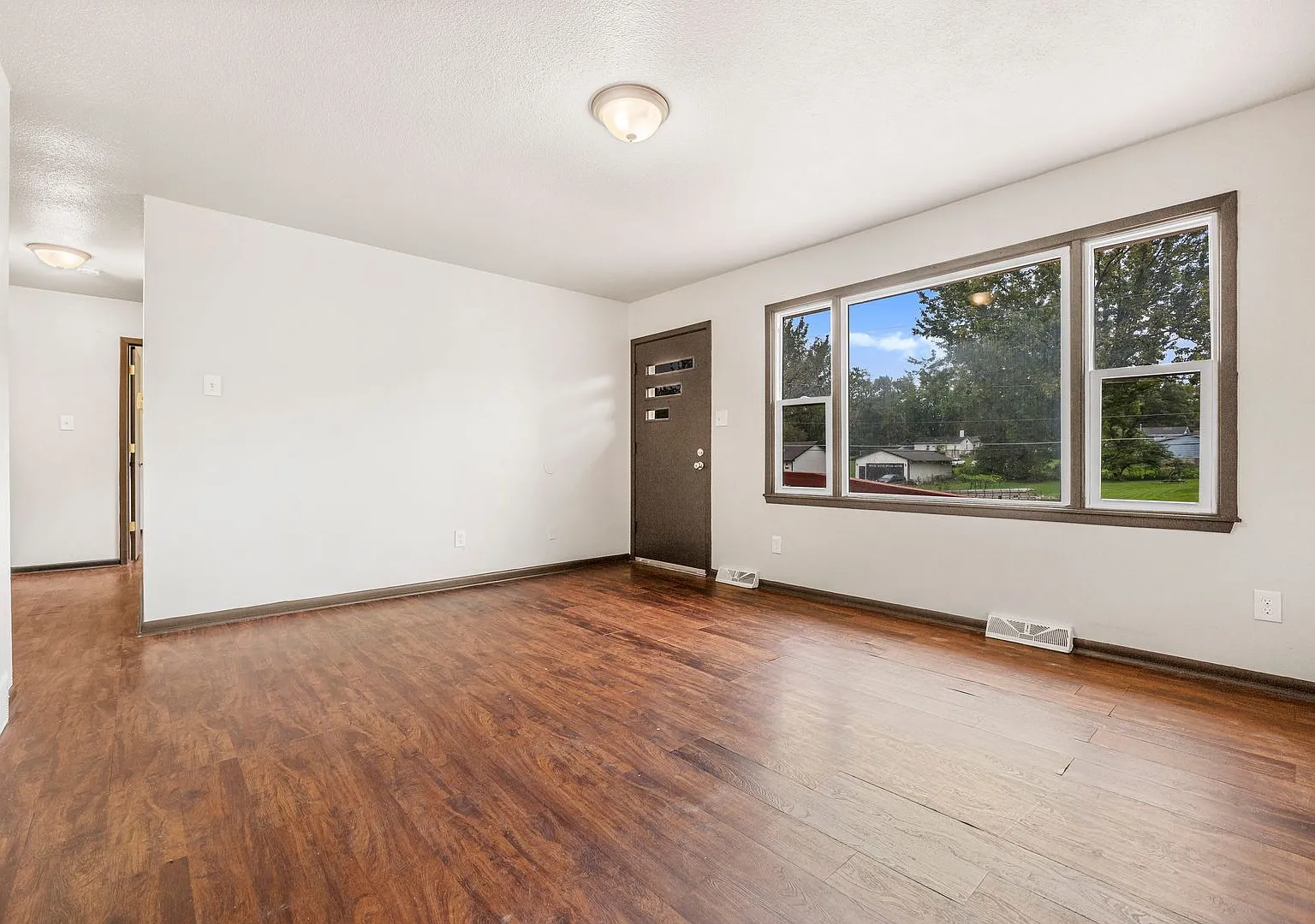 3 Bedroom Ranch - All Remodeled — Photo 4