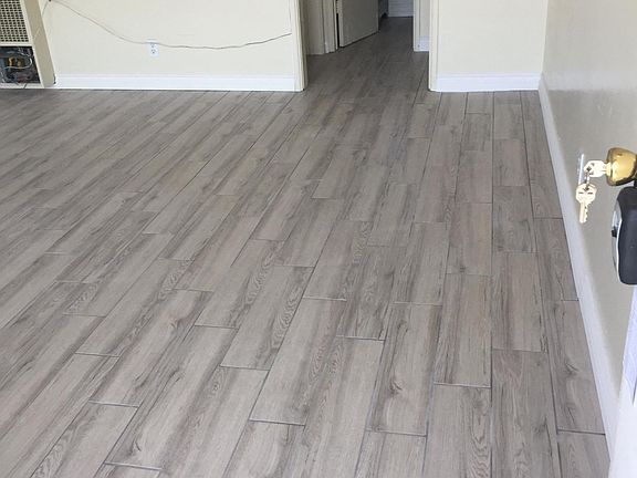 5th image of 220 Avenue H APT I