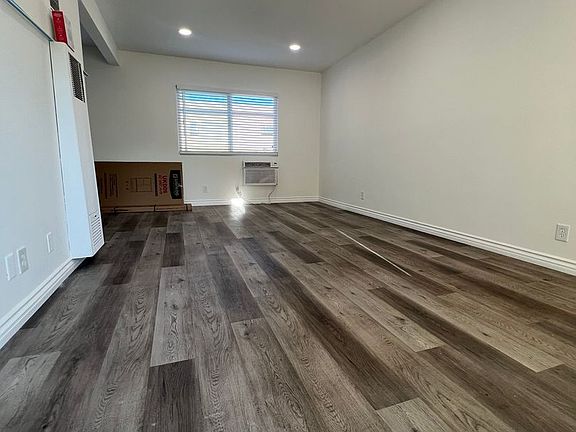 3rd image of 3920 La Crescenta Ave Unit F