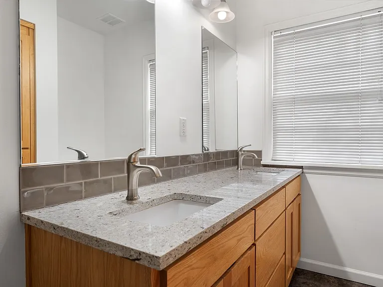 5937 N Denver Ave — Photo 25