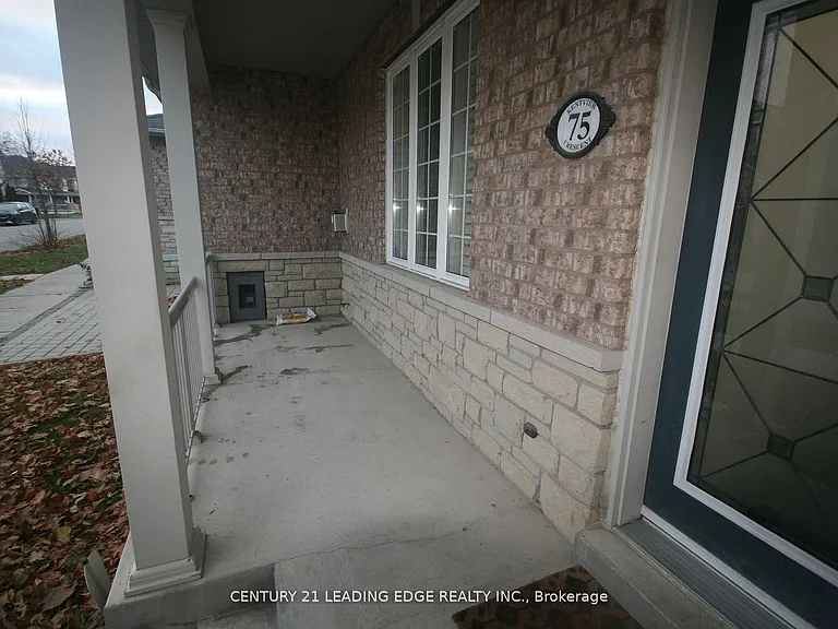 75 Kentview Cres — Photo 4