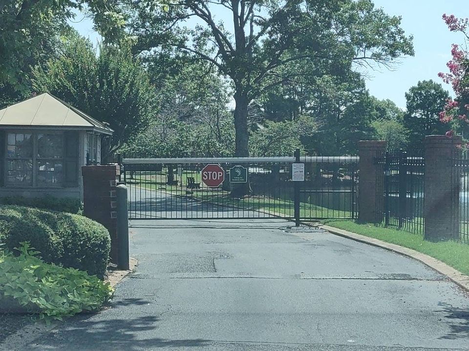 2nd image of 6726 Millers Pond Cir