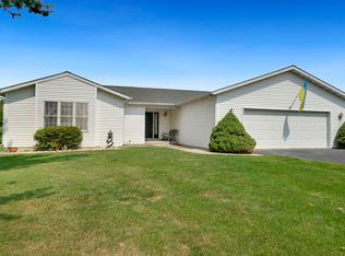 3172 N Silver Ridge Dr, Oregon, IL 61061