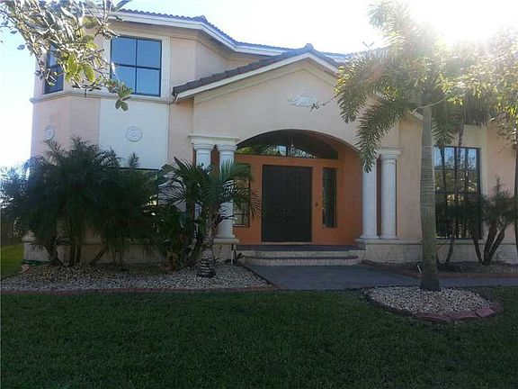 3rd image of 1895 SW 195th Ave