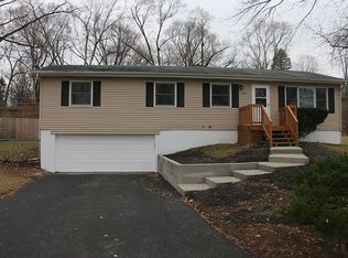 509 Sunrise Dr, McHenry, IL 60051