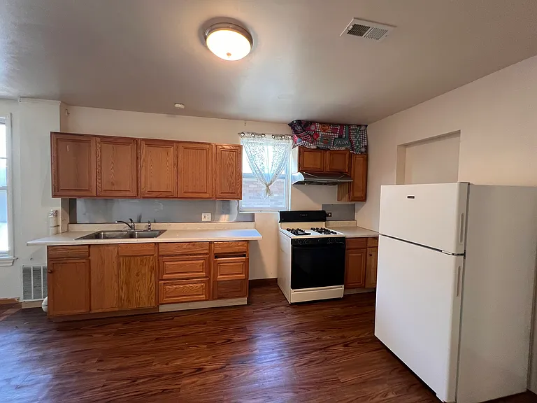 224 W 24th Pl #2F — Photo 13