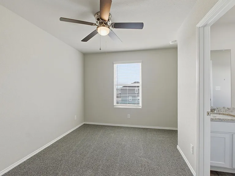 522 Abigail Aly — Photo 11
