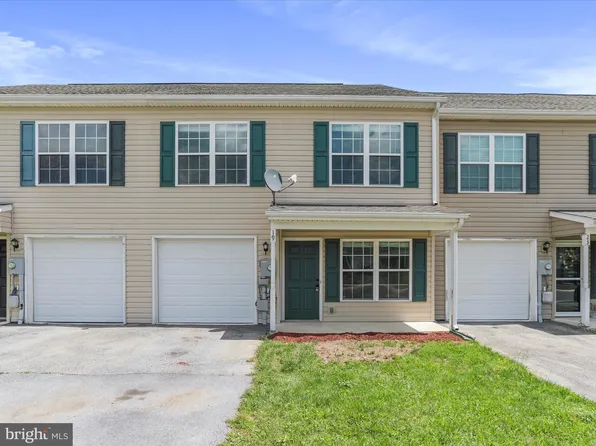 19 Montague Way, Inwood, WV 25428
