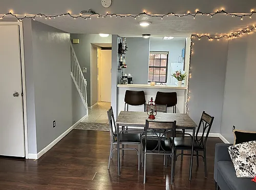 526 E Graham Pl Photo 1