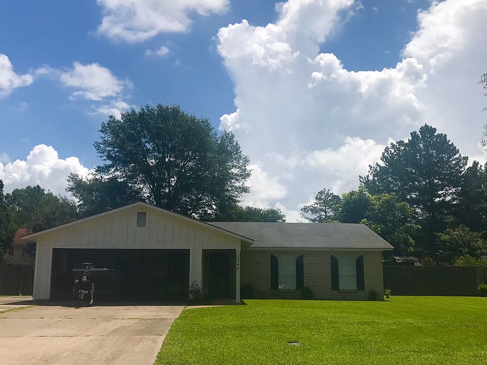 1st image of 1744 Pinewood Dr