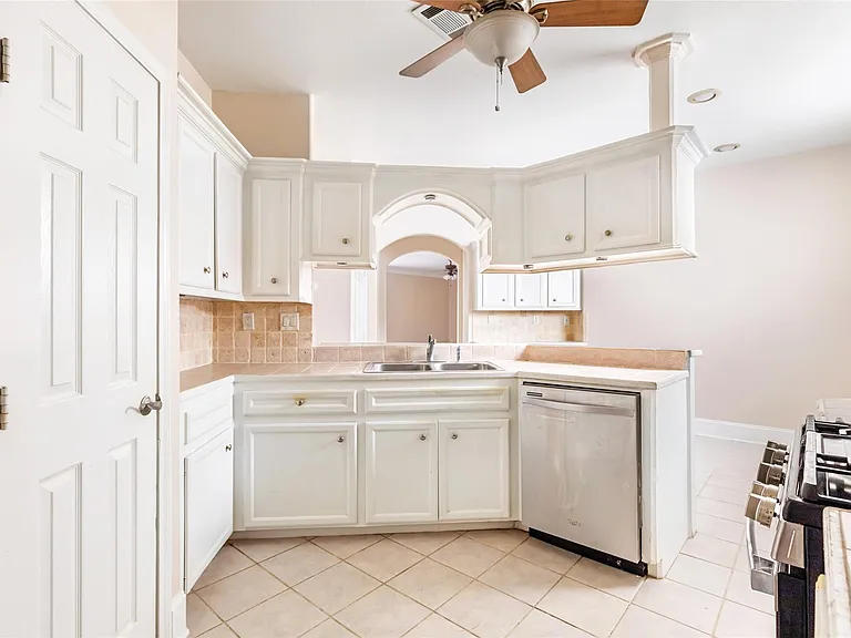 108 Harbour Town Cir — Photo 16