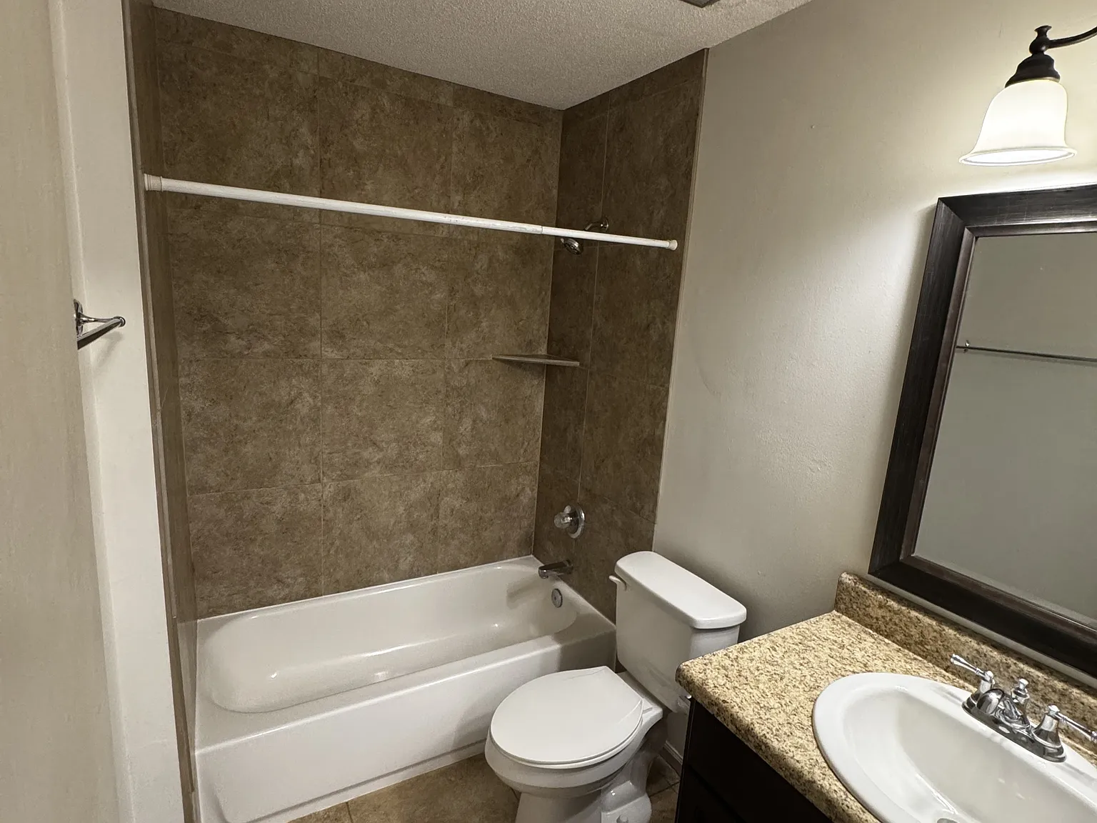 712 Lloyd Street A-D - A — Photo 3