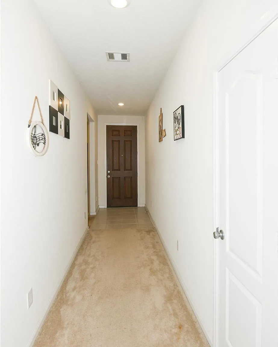 3 bed, 2.0 bath, 1644 sqft, $2,000 — Photo 2