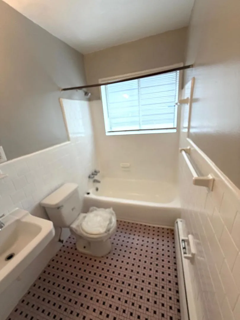 315 W ST NE — Photo 4