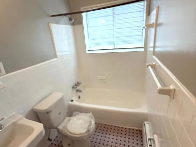 315 W St NE — Photo 10