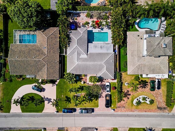 3rd image of 2650 NE 23rd Court